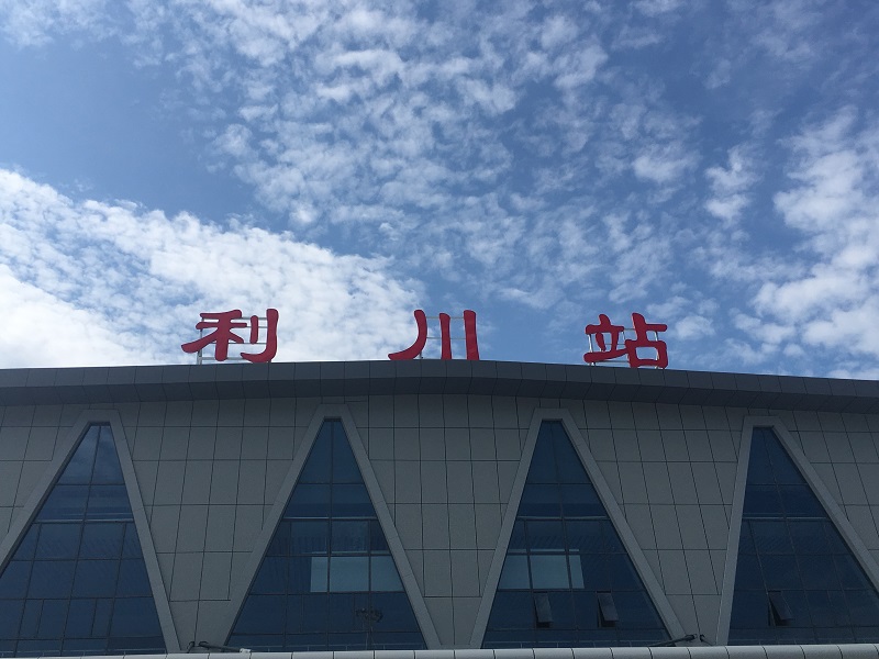 客運(yùn)車(chē)站進(jìn)、出站通道區(qū)有哪些靜態(tài)標(biāo)識(shí)？