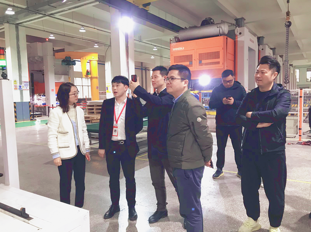 紹興市留學(xué)生聯(lián)誼會(huì)一行蒞臨佳歌集成灶參觀指導(dǎo)！