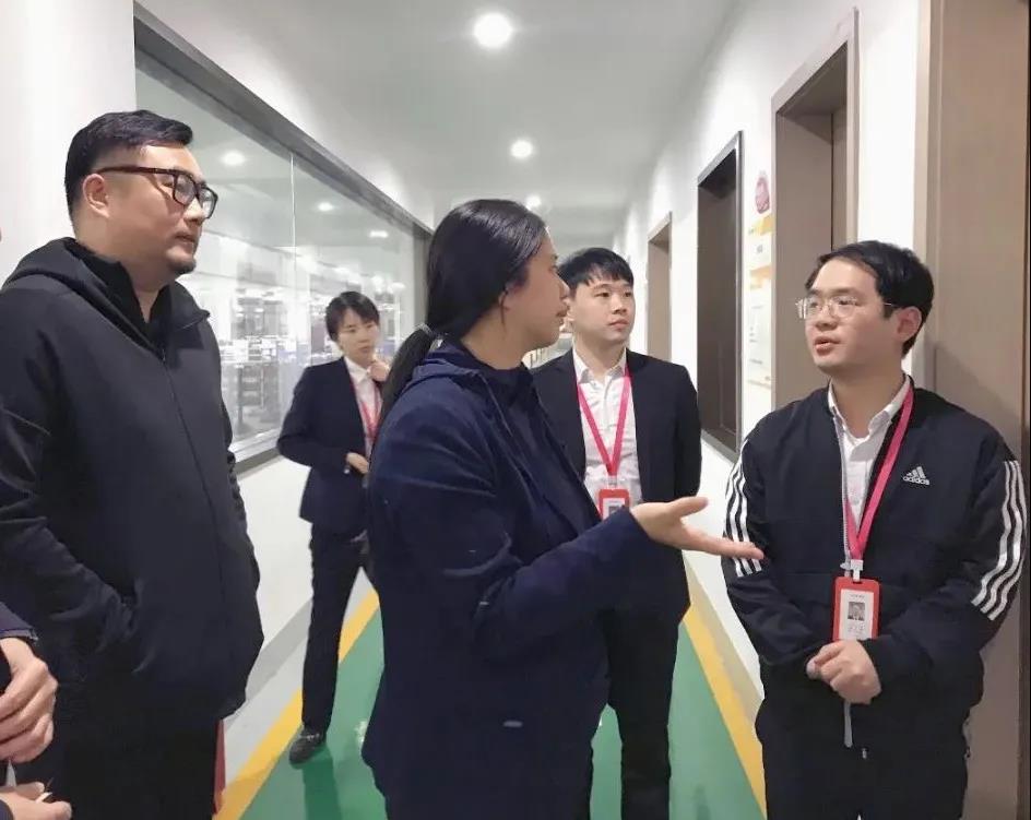 紹興市留學(xué)生聯(lián)誼會(huì)一行蒞臨佳歌集成灶參觀指導(dǎo)！