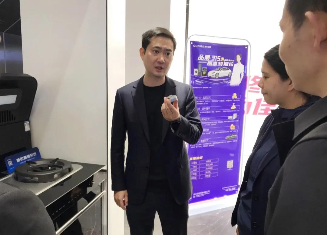 紹興市留學(xué)生聯(lián)誼會(huì)一行蒞臨佳歌集成灶參觀指導(dǎo)！